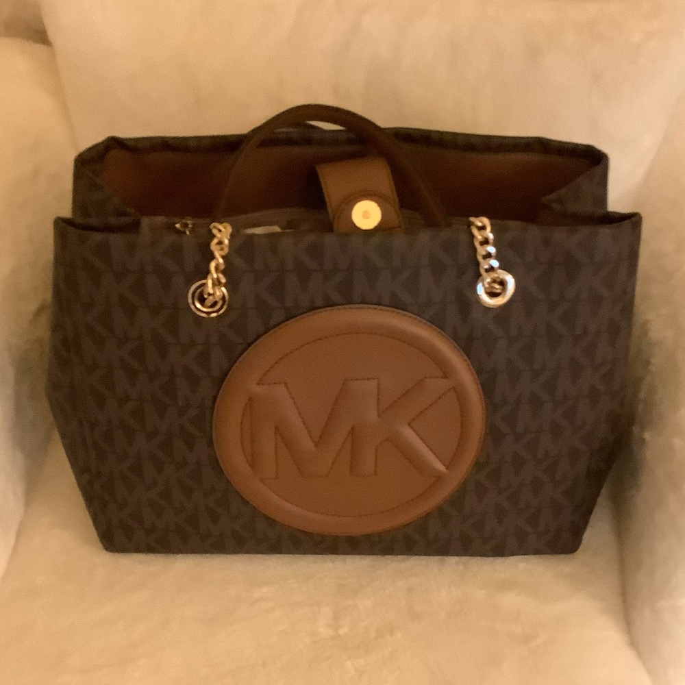 Micheal kors. Large brown bag.